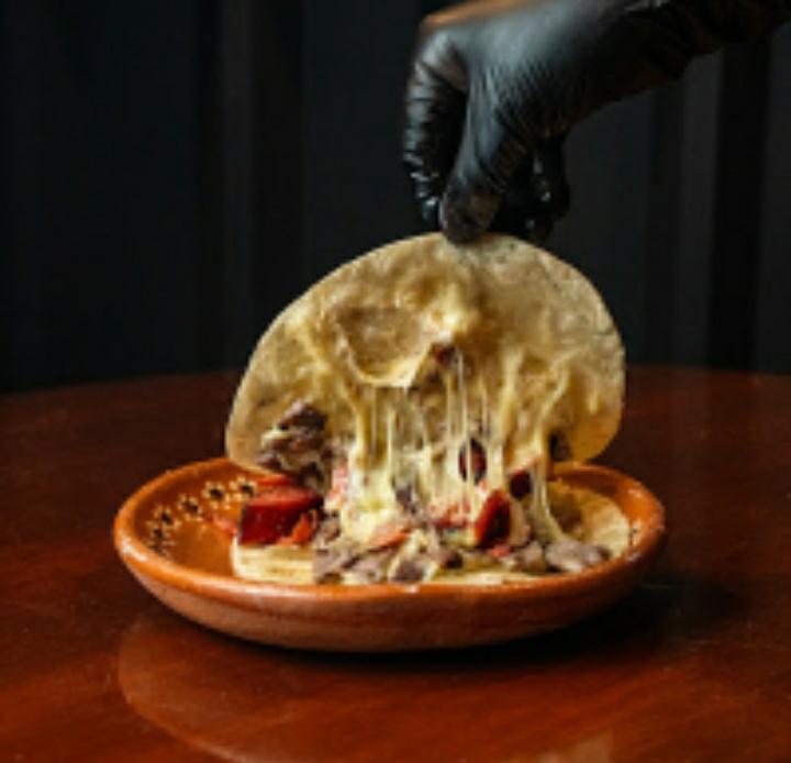 Gringa de Harina con Chorizo Norteño