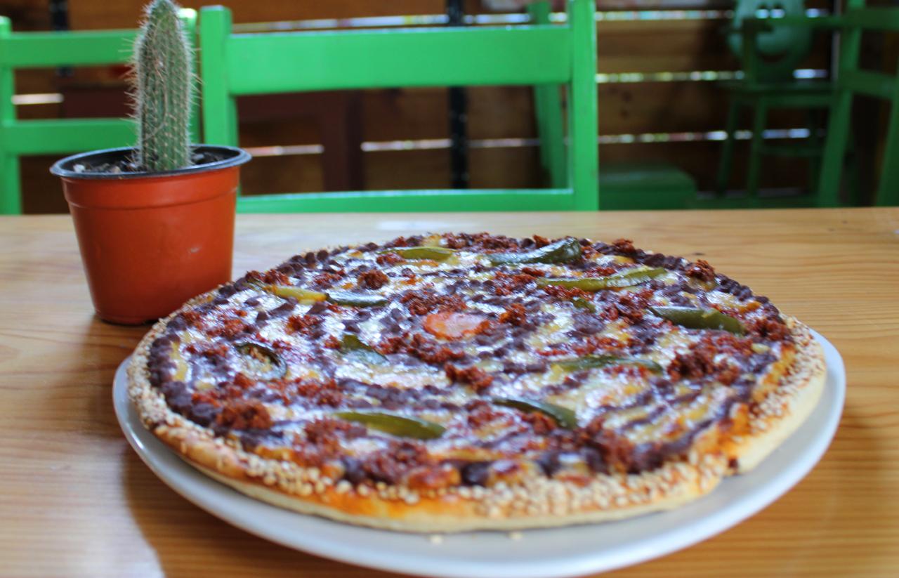 Super Paquete 1 Pizza Familiar, Papas y 1 Refresco