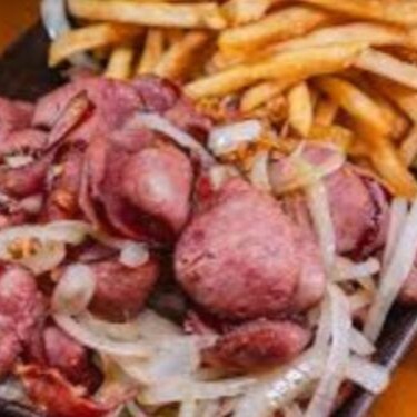 Porção de Linguiça Calabresa com Batata Frita