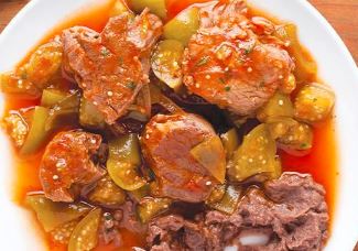 Puerco en Salsa Enjitomatada