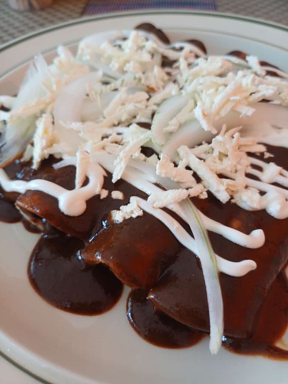 Enchiladas de Mole con Pollo