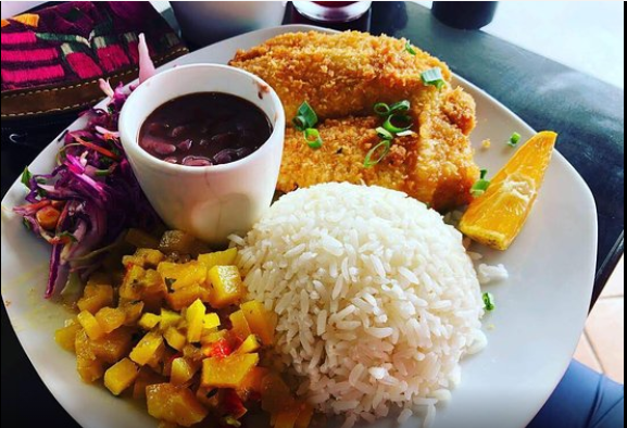 Casado con Pescado + Refresco Natural