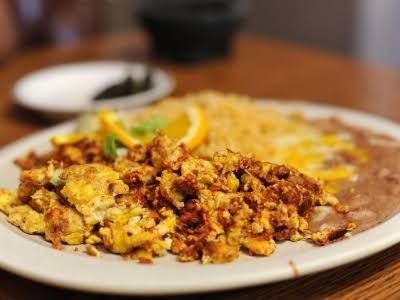 Huevos a la Mexicana con Chilaquiles y 1 Guisado