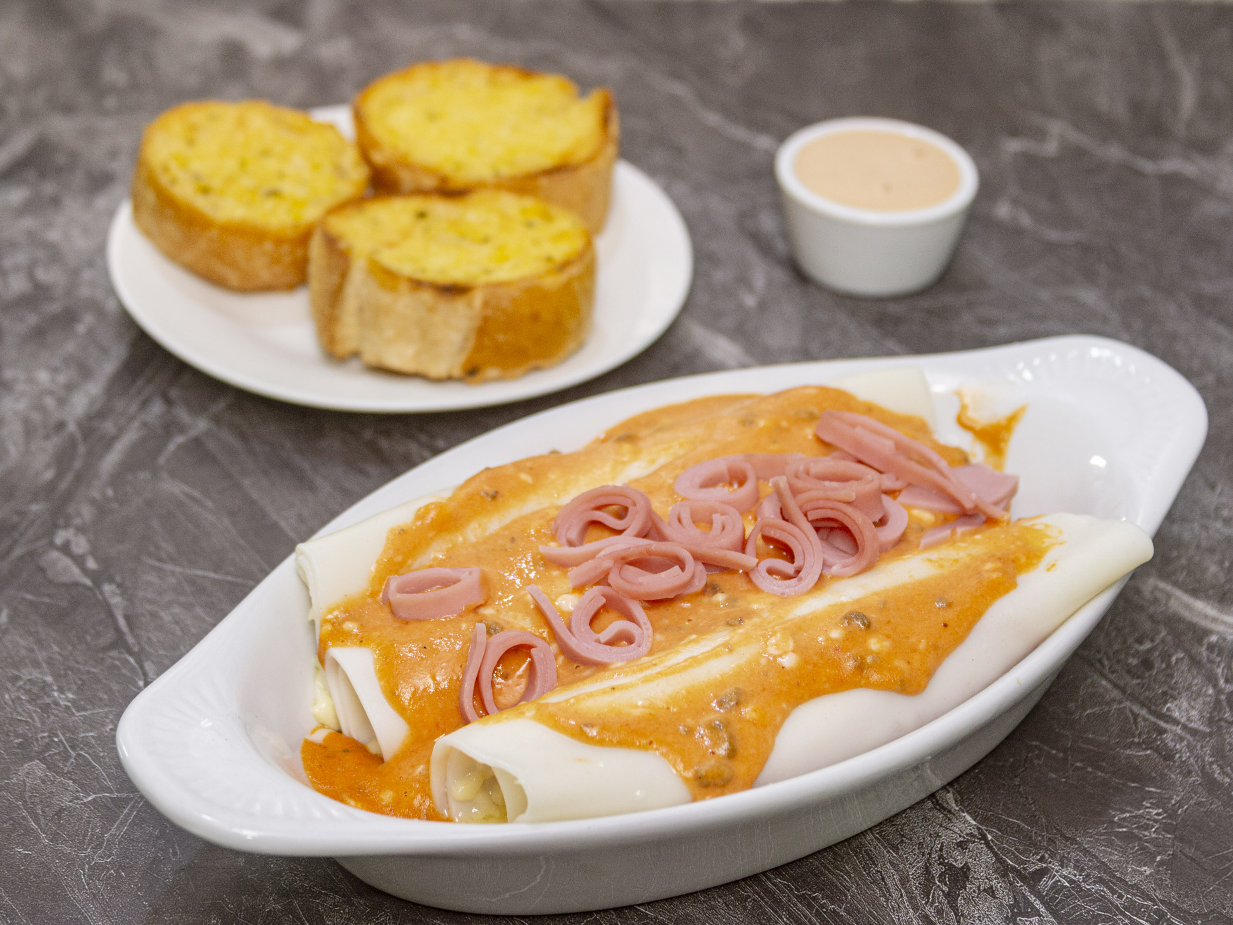 Canelones de Jamón y Queso a la Aurora