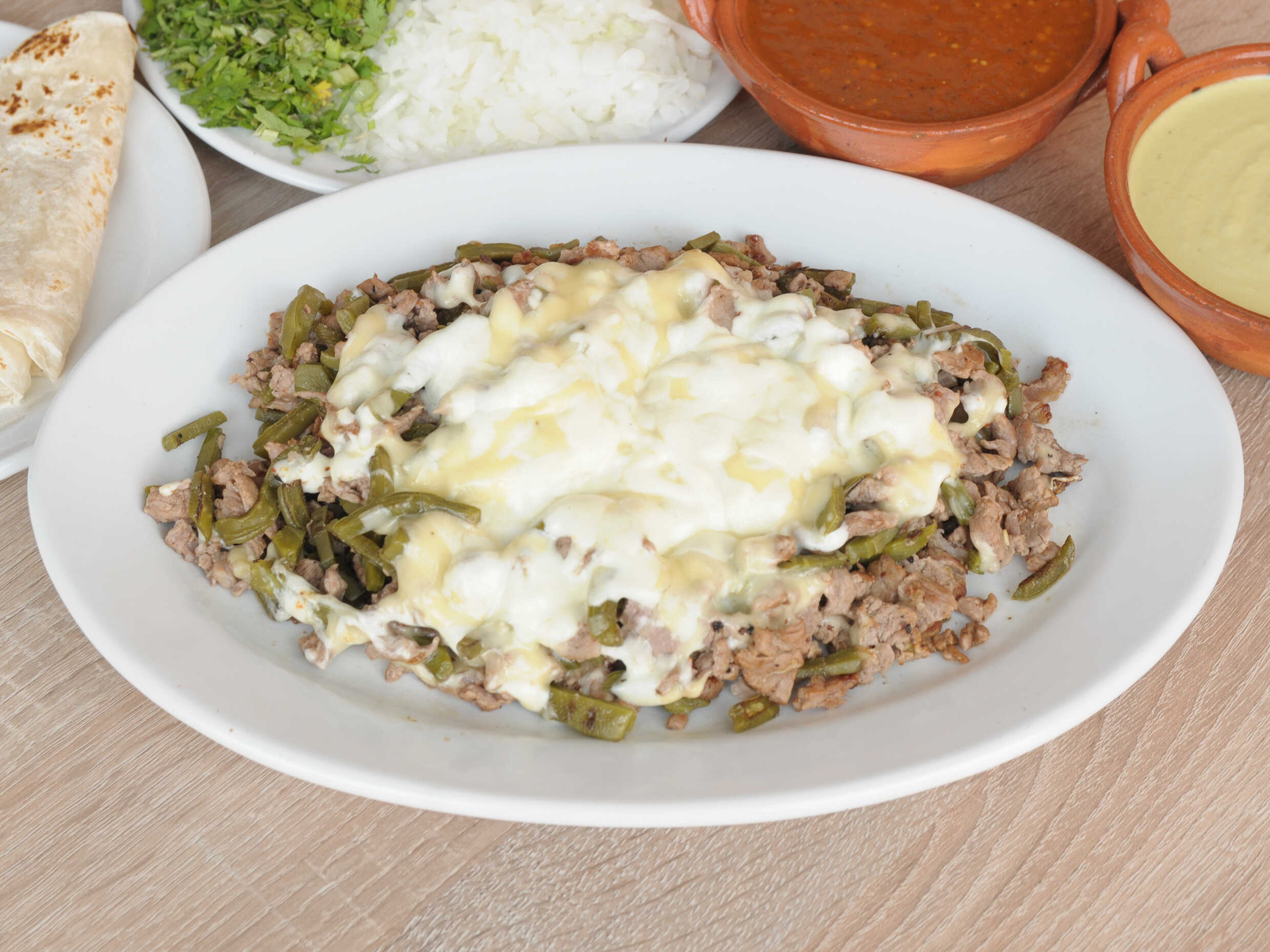 Bistec Con Nopales y Queso (350g)