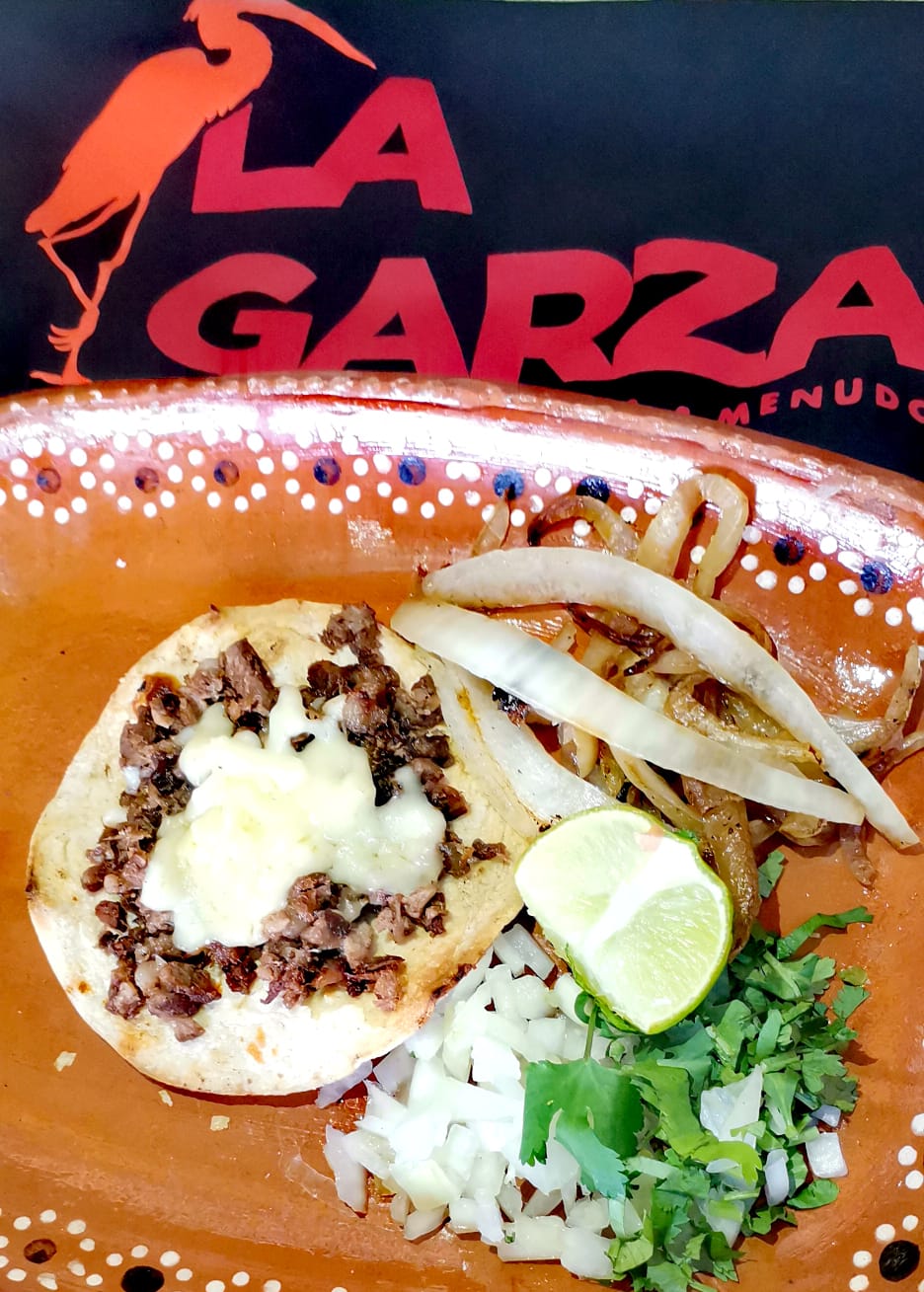 Deliciosa tostada d parrillla c/car.asada y queso