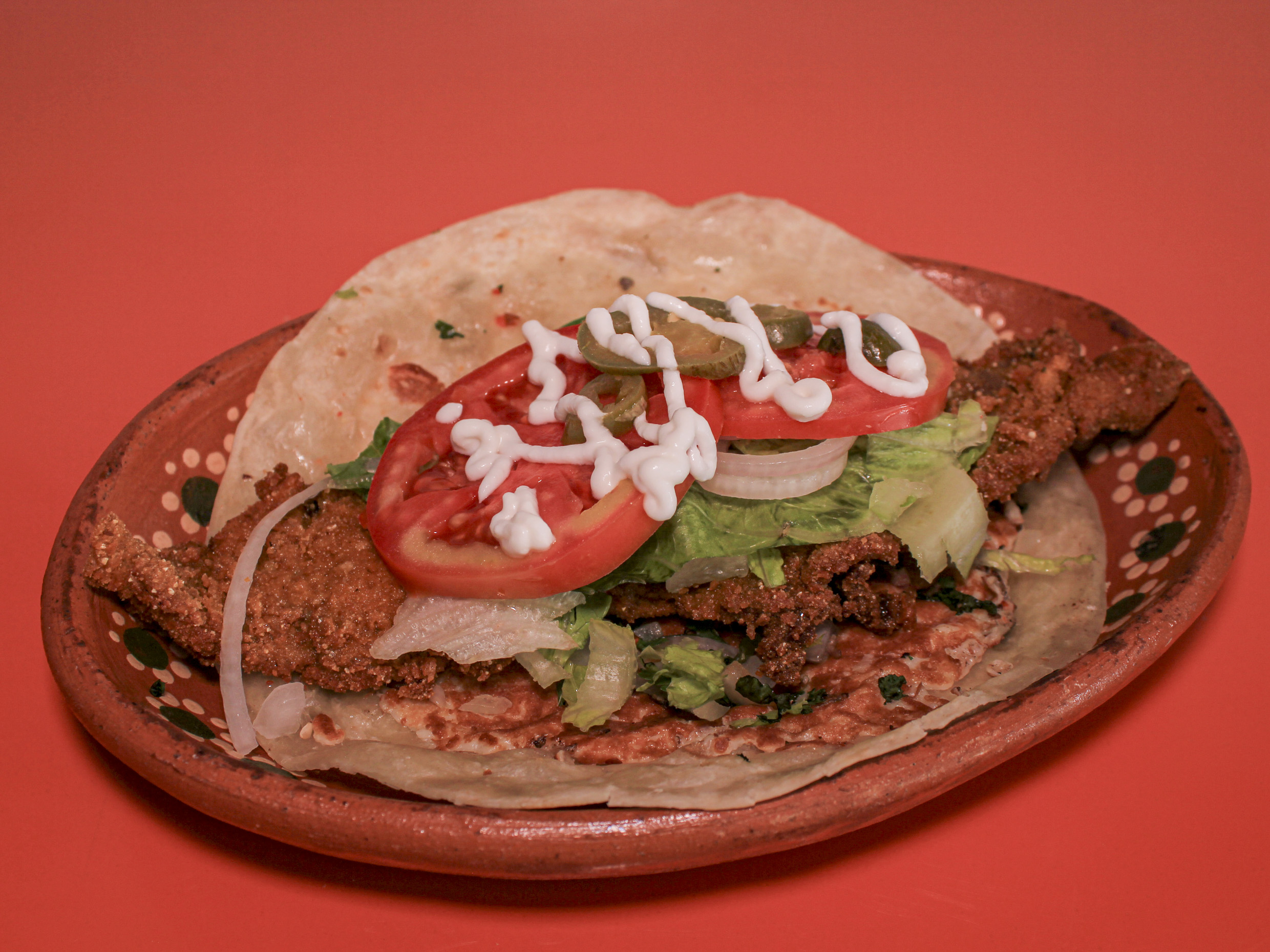 Quesadilla de maíz de milanesa de res
