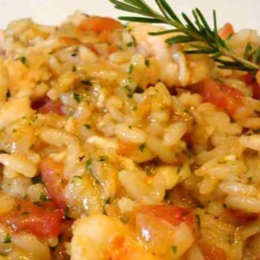 Todos os nosso risotos são elaborados com caldo de legumes feito na casa e fiarroz arborio finalizado com pamesão e mussarela(aproximadamente 600 grama)