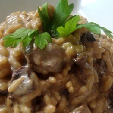 Todos os nosso risotos são elaborados com caldo de legumes feito na casa e fiarroz arborio finalizado com pamesão e mussarela(aproximadamente 600 grama)