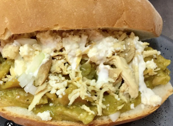 Torta Especial de Chilaquiles con Pollo