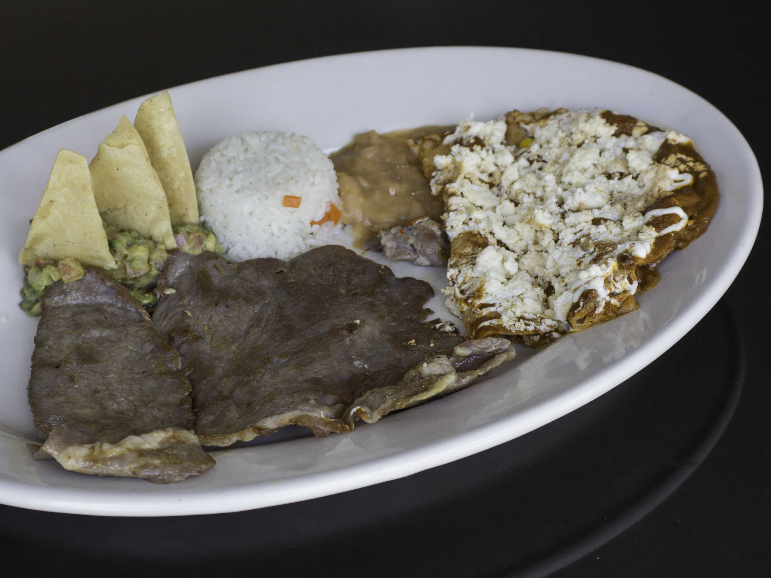 Chilaquiles Verdes con Arrachera Asad