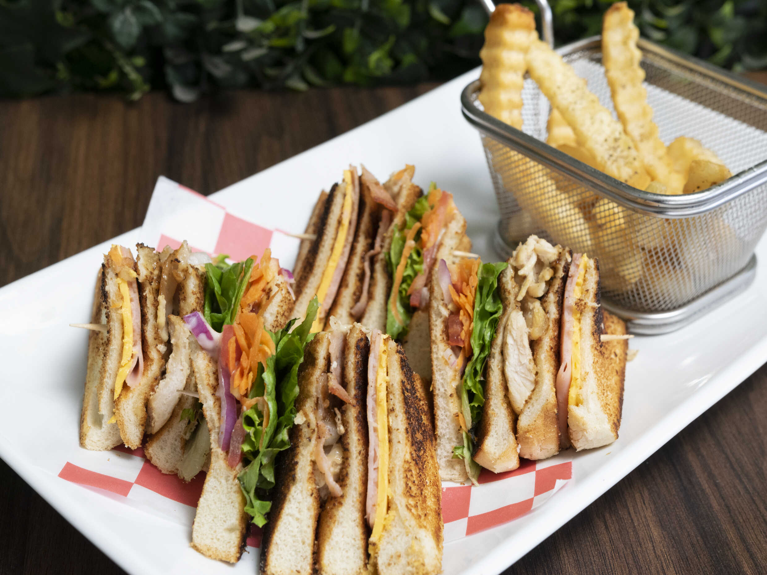Club Sándwich + Fresas con crema