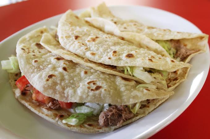 Tacos de Deshebrada de Harina 2pz