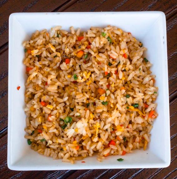 Arroz Yakimeshi con Tampico