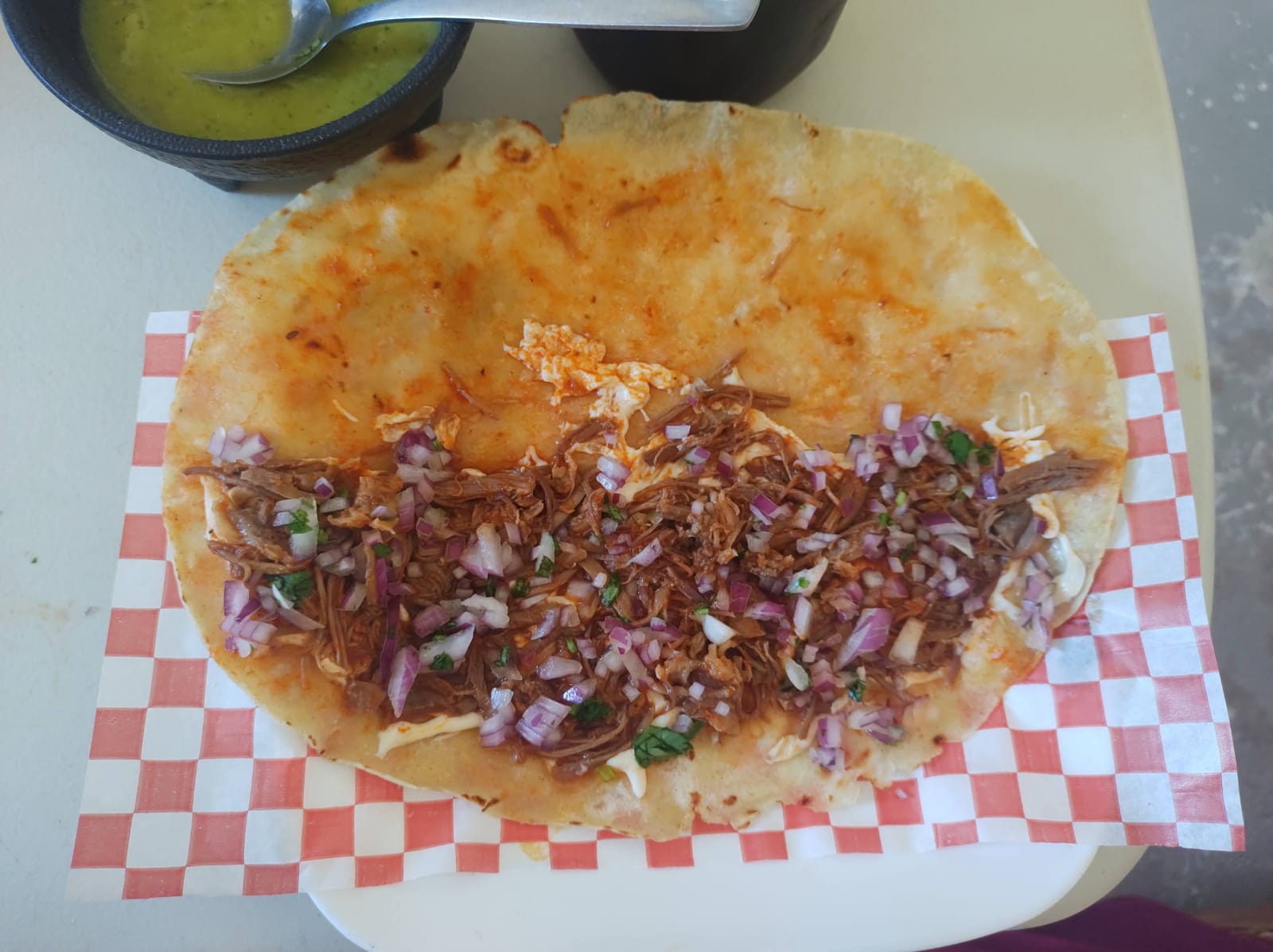 Quesadilla de Carne Deshebrada de Res Guisada