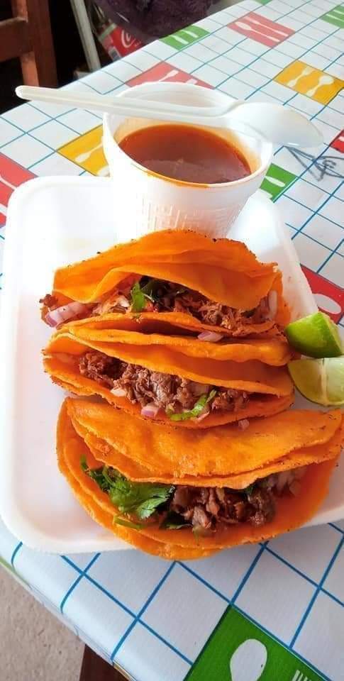 Quesabirrias chicas 3pzas con consome