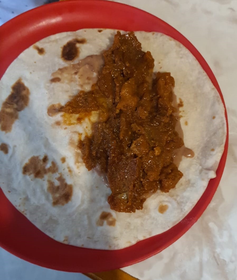 Burro Chicharrón en Salsa Roja