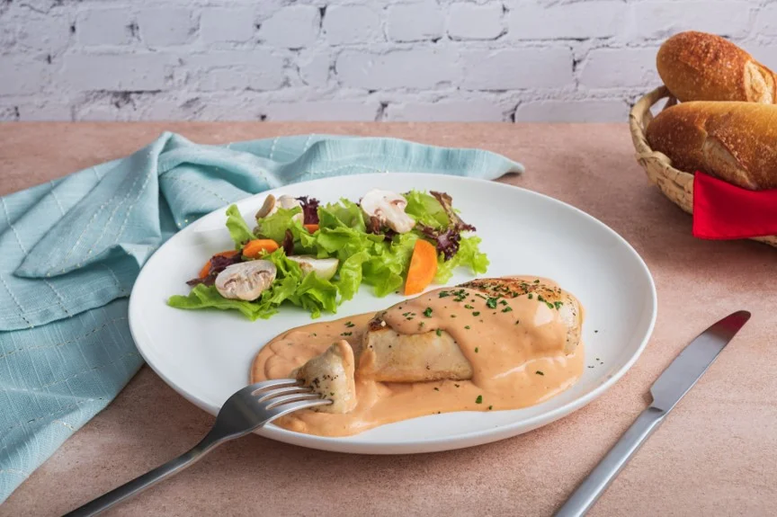 Pechuga Rellena en Crema Chiplote