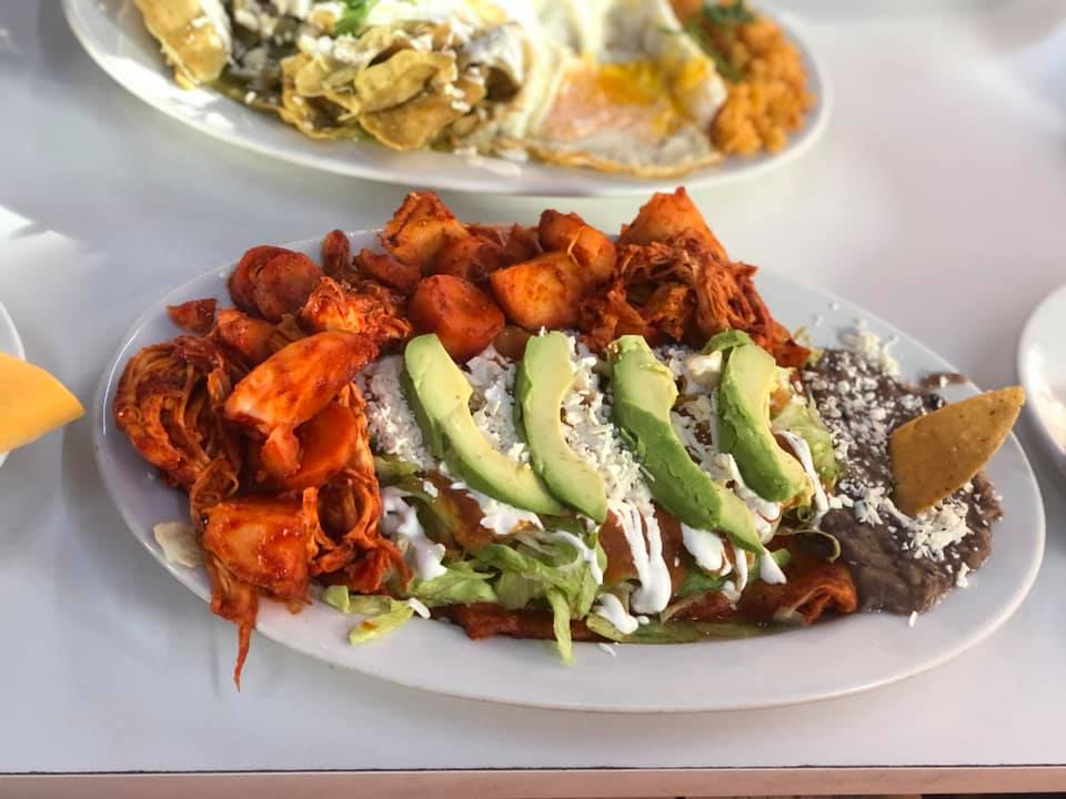 Enchiladas Verdes+Enchiladas Rojas+Agua del Dia