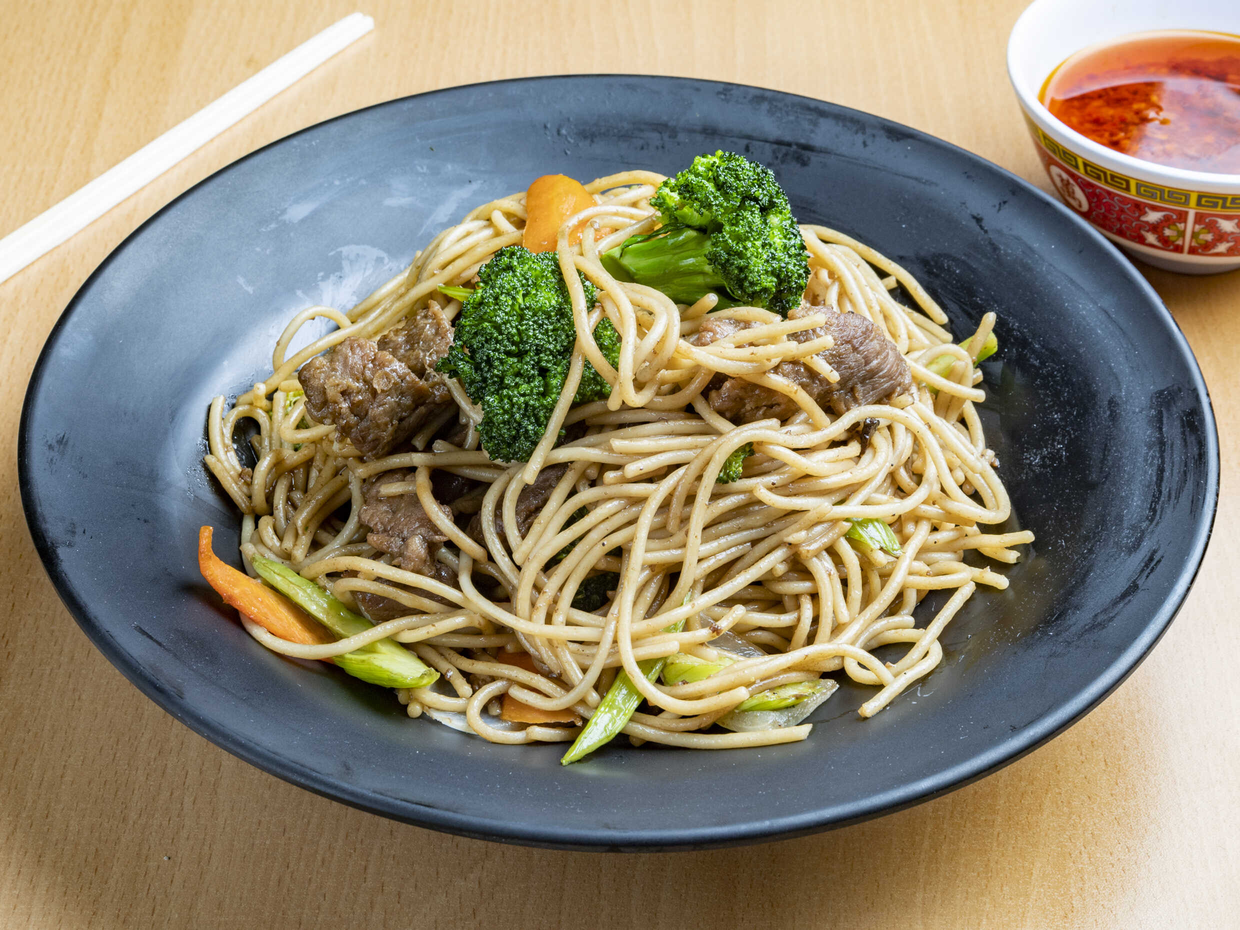 1/2 Tallarines Con Res (Lo - Mein)