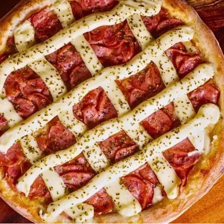 Molho, mussarela, lombo canadense, catupiry