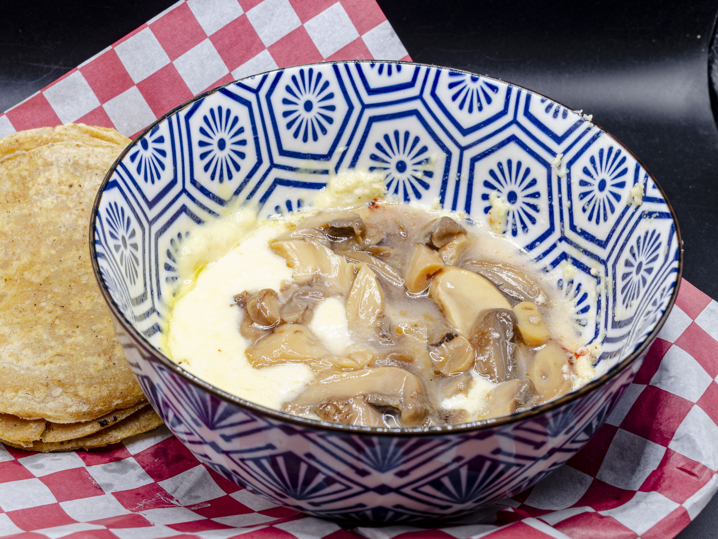 Queso Fundido con Champiñones