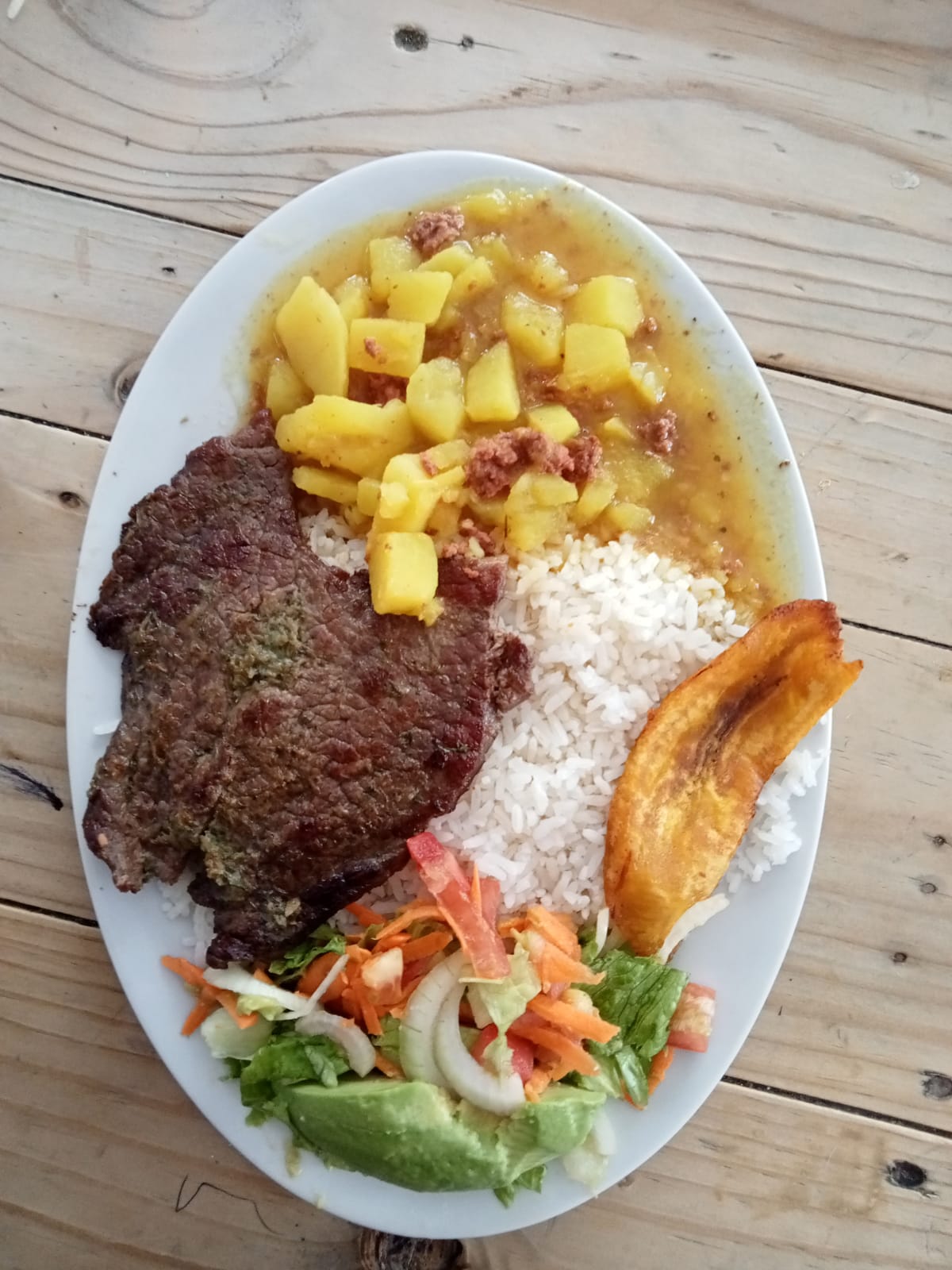 Almuerzo con Filete de res