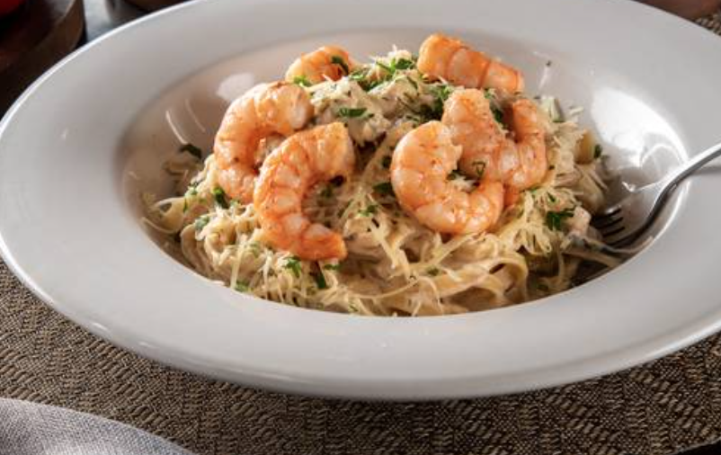 Fetuccini Alfredo con Camarón