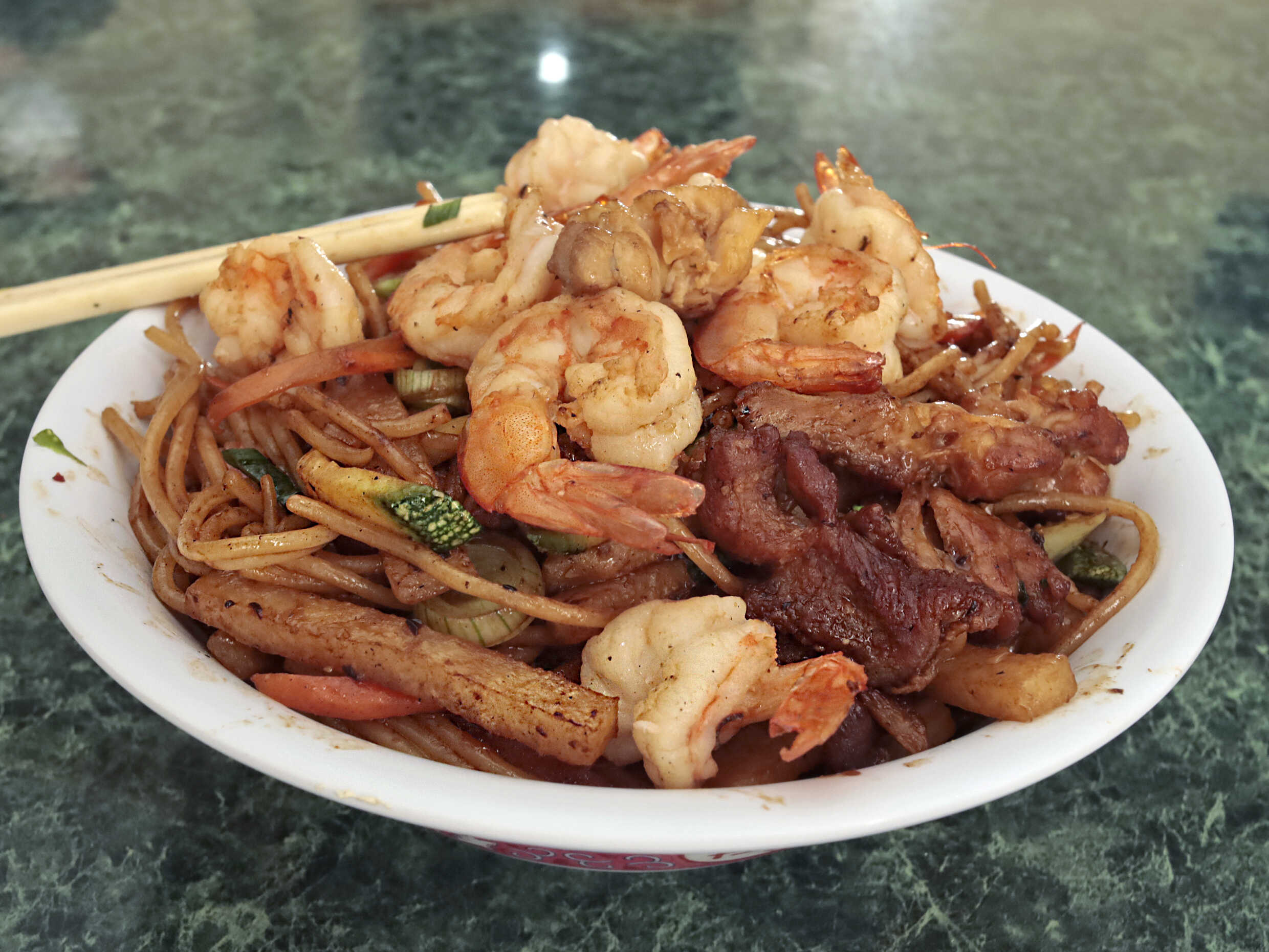 Lo Mein con Carne Mixto