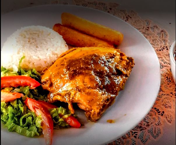 Pollo guisado