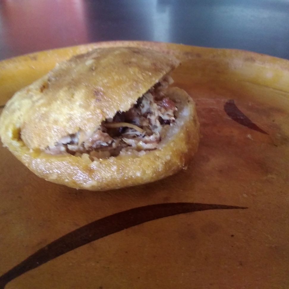 Gordita Rellena de Carnitas y Queso