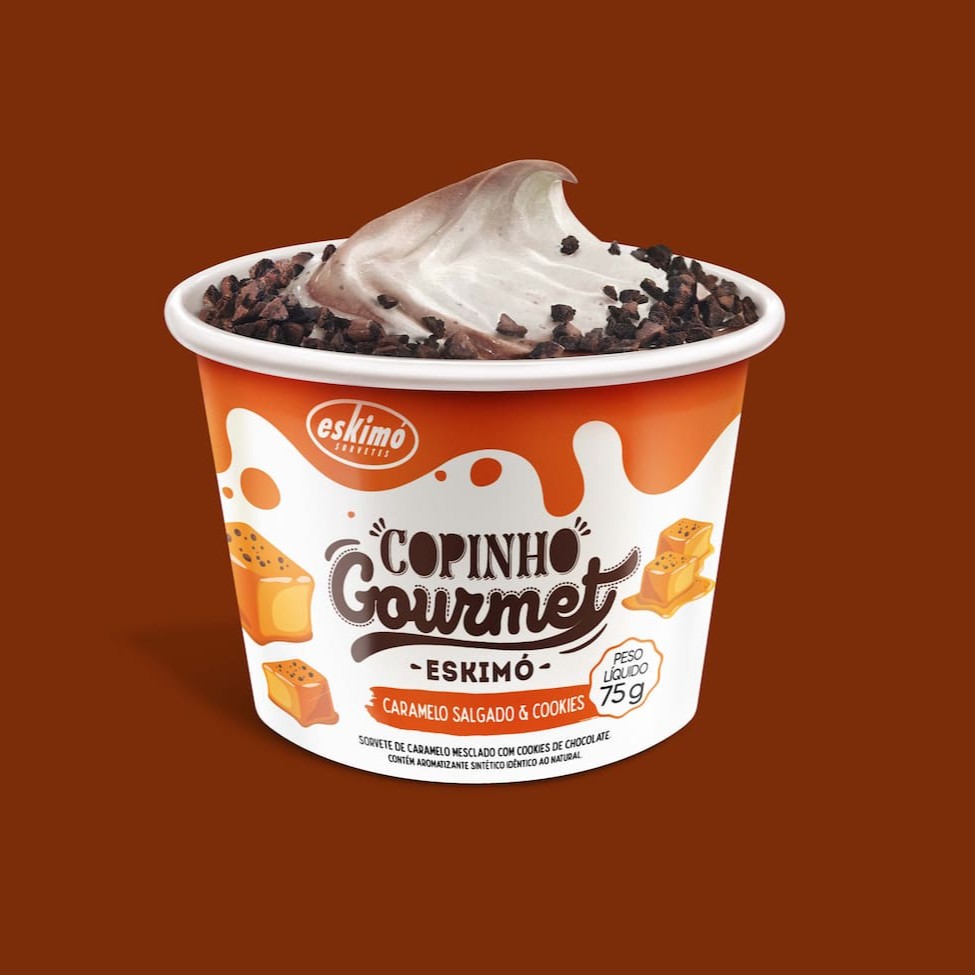 Sorvete de Caramelo Mesclado com Cookies de Chocolate. Contém aromatizante sintético idêntico ao Natural.