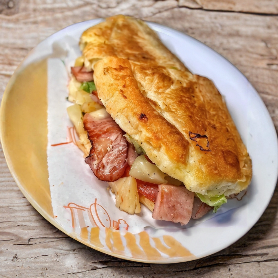 Torta Venezolana de Chuleta, Piña y Queso Mty