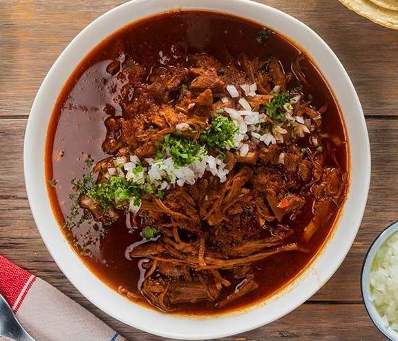 Chilaquiles embirriados + café