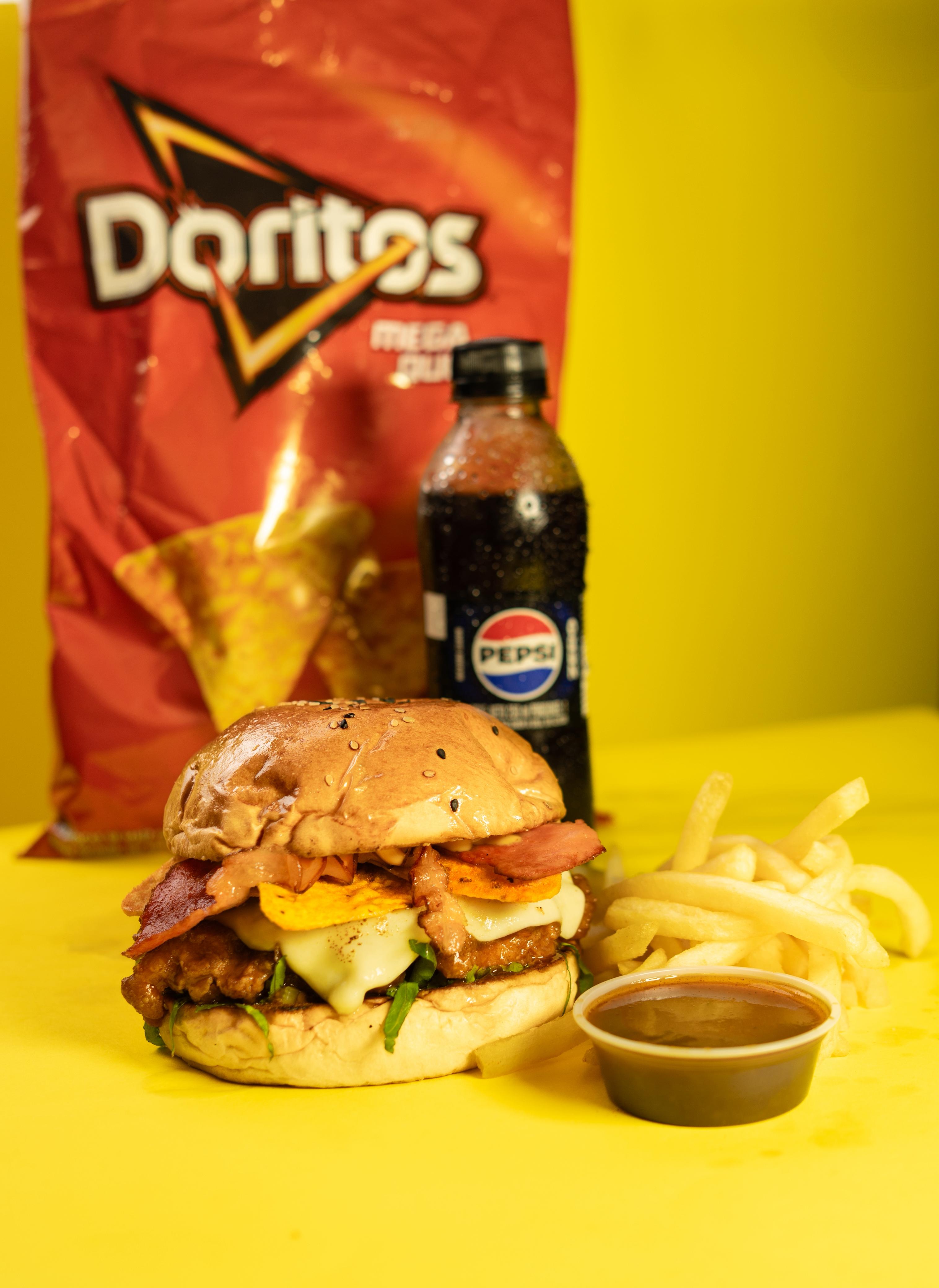 Combo Piriburger BBQ Doritos