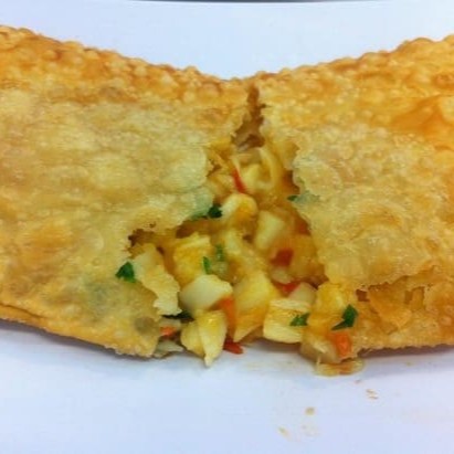 Massa frita de 22 cm recheada com delicioso recheio de Palmito