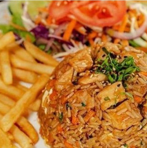 Arroz Yakimeshi, Proteína con Papas Fritas