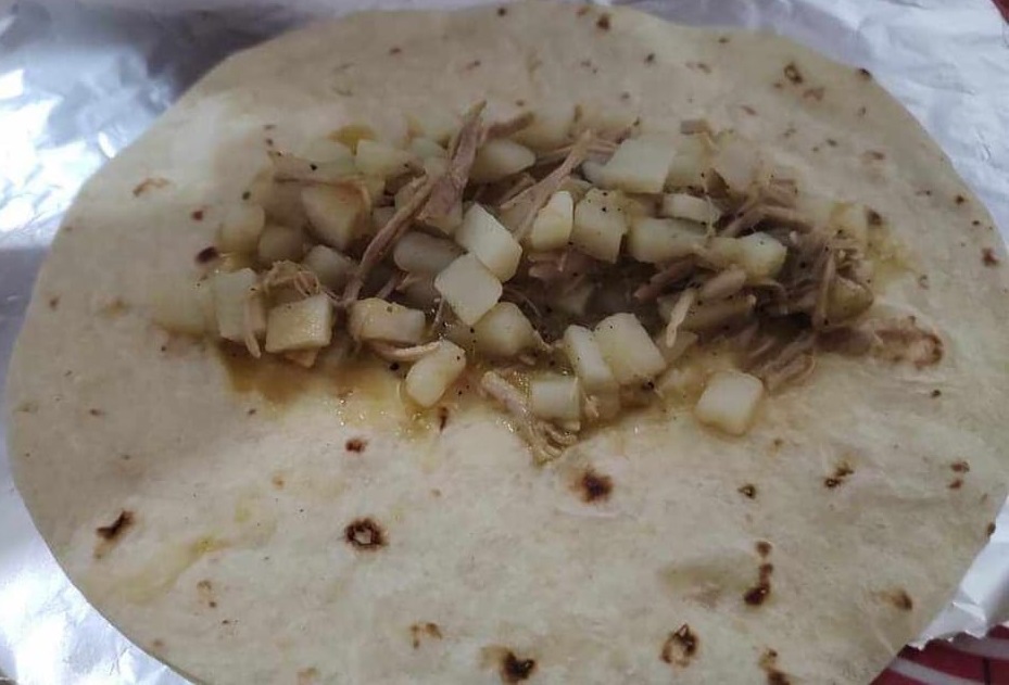 Quesadilla de Deshebrada en Salsa Verde