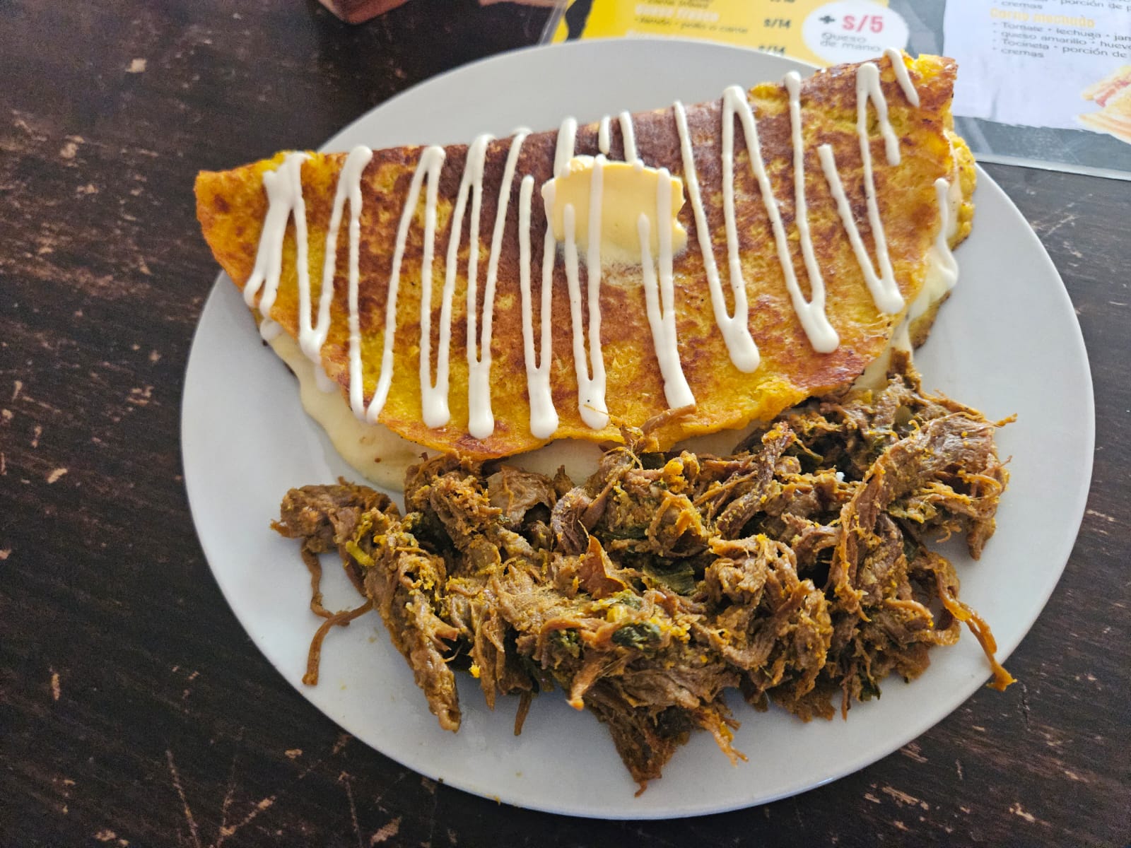 Cachapa con Carne y Queso de Mano