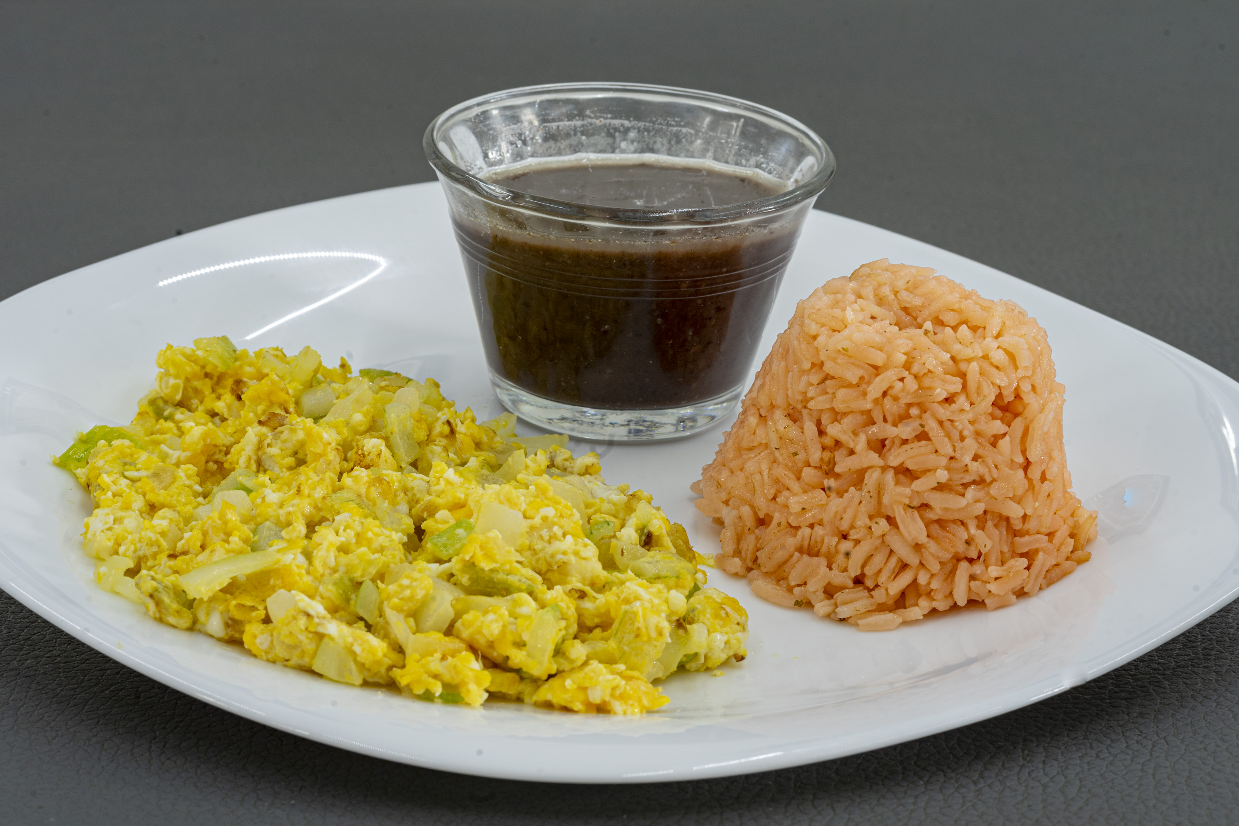 Huevos con cebolla