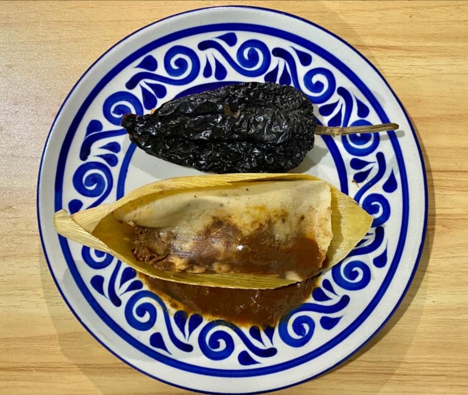 Tamal de Pollo en Mole Gde