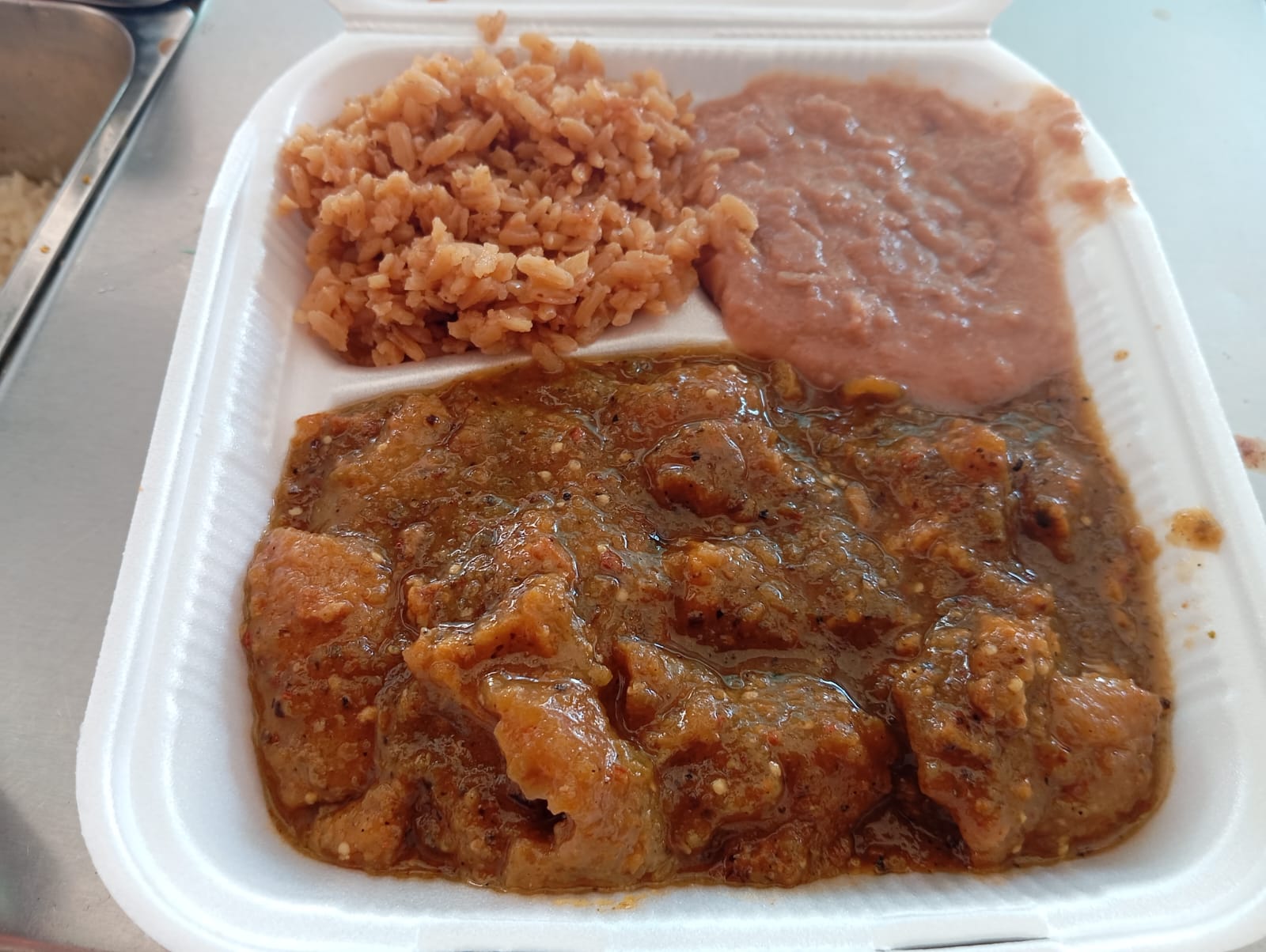 Chicharrón en Salsa Roja