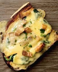 Pan con Ajo, Queso y Champiñones