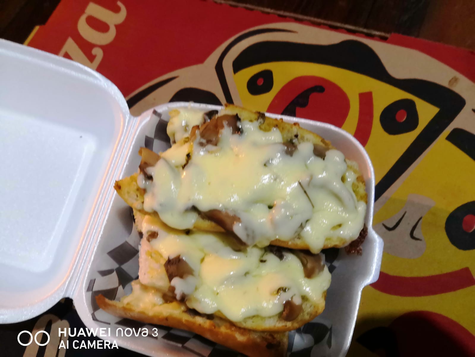 Pan con Ajo, Queso y Champiñón