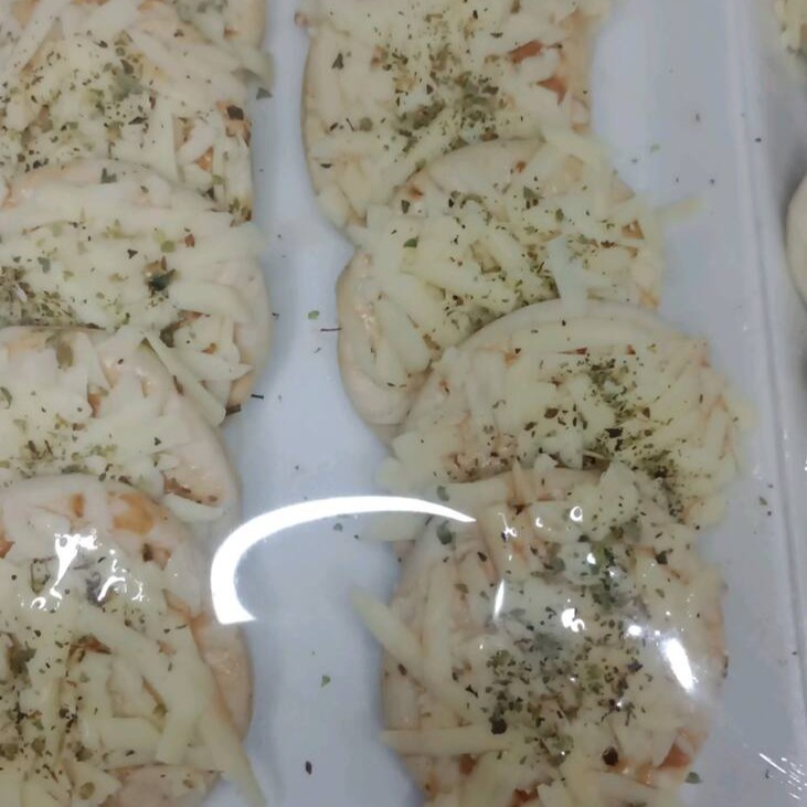 10 mini pizza Pré assada , mussarela e orégano