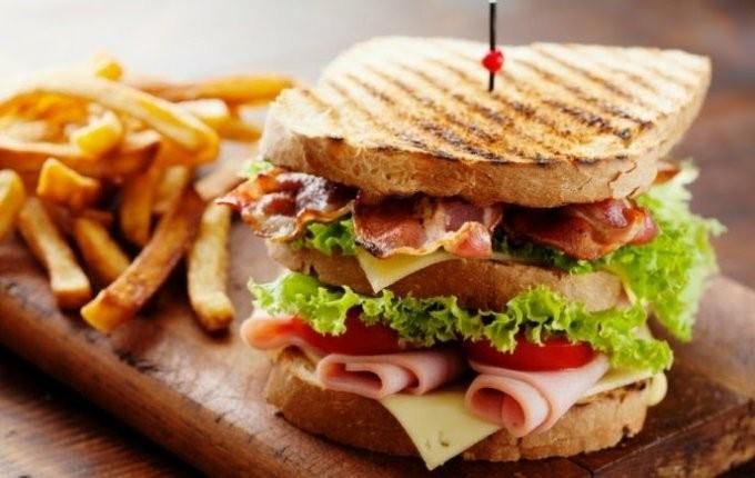 Sándwich Club Especial