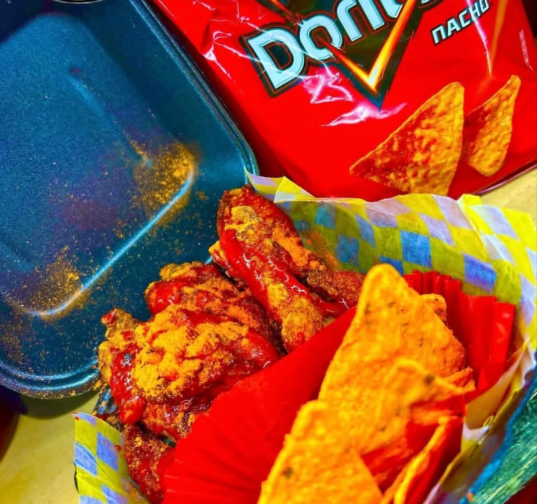 Alitas con Frituras