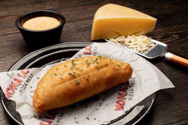 Empanada de Quisado Mexa