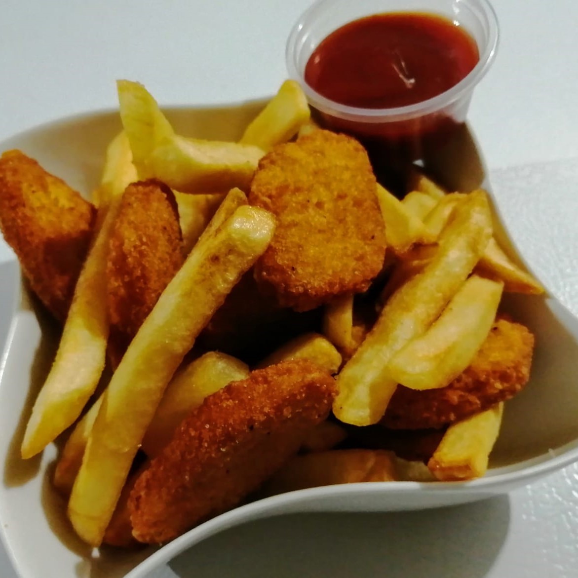Nuggets con Papas a la Francesa