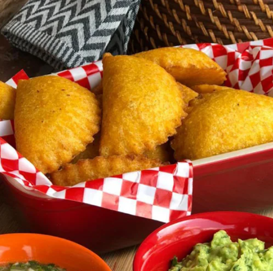 Empanada Grande Arroz y Carne